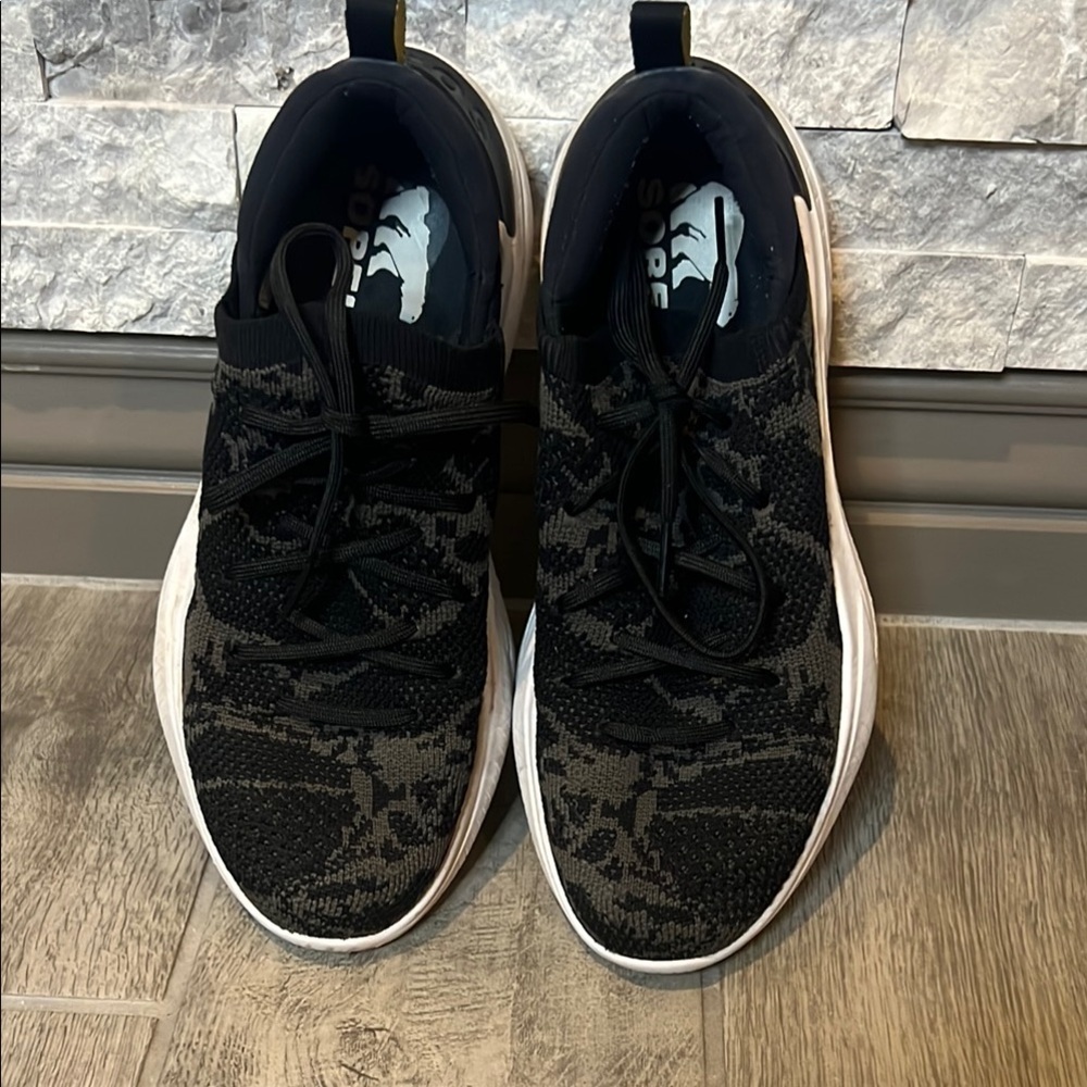 Sorel Black Gray and White Sneakers with Cushioned Midsole size 7